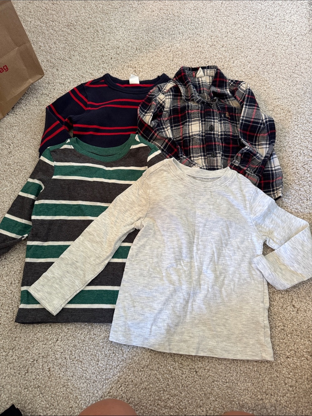 Lot of 4 shirts Gap and Old Navy size 3T